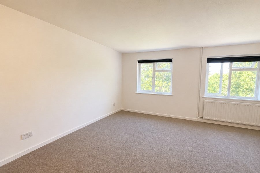 Flat Drummond Road in Guildford
