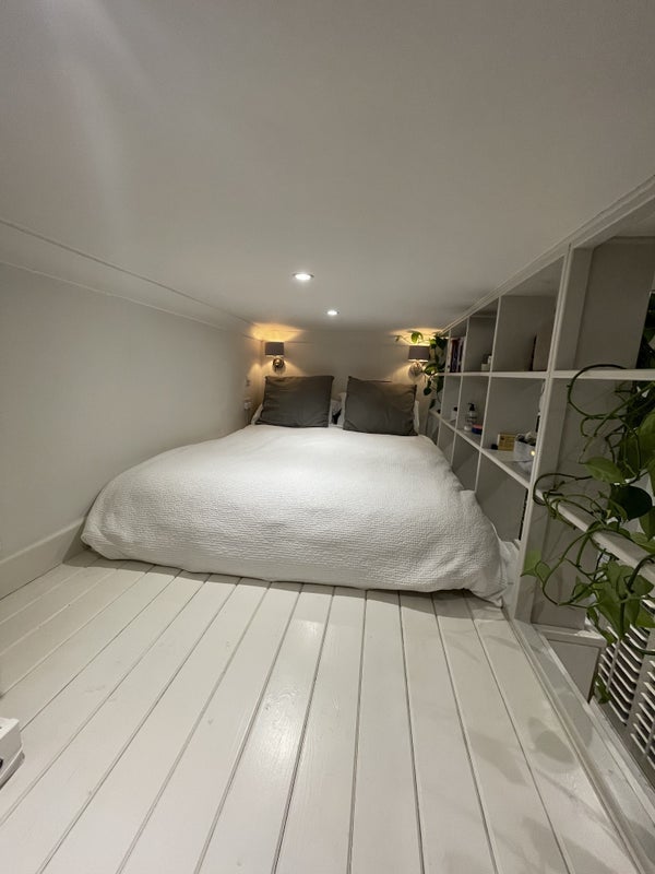 Room Saint John's Hill in Greater London