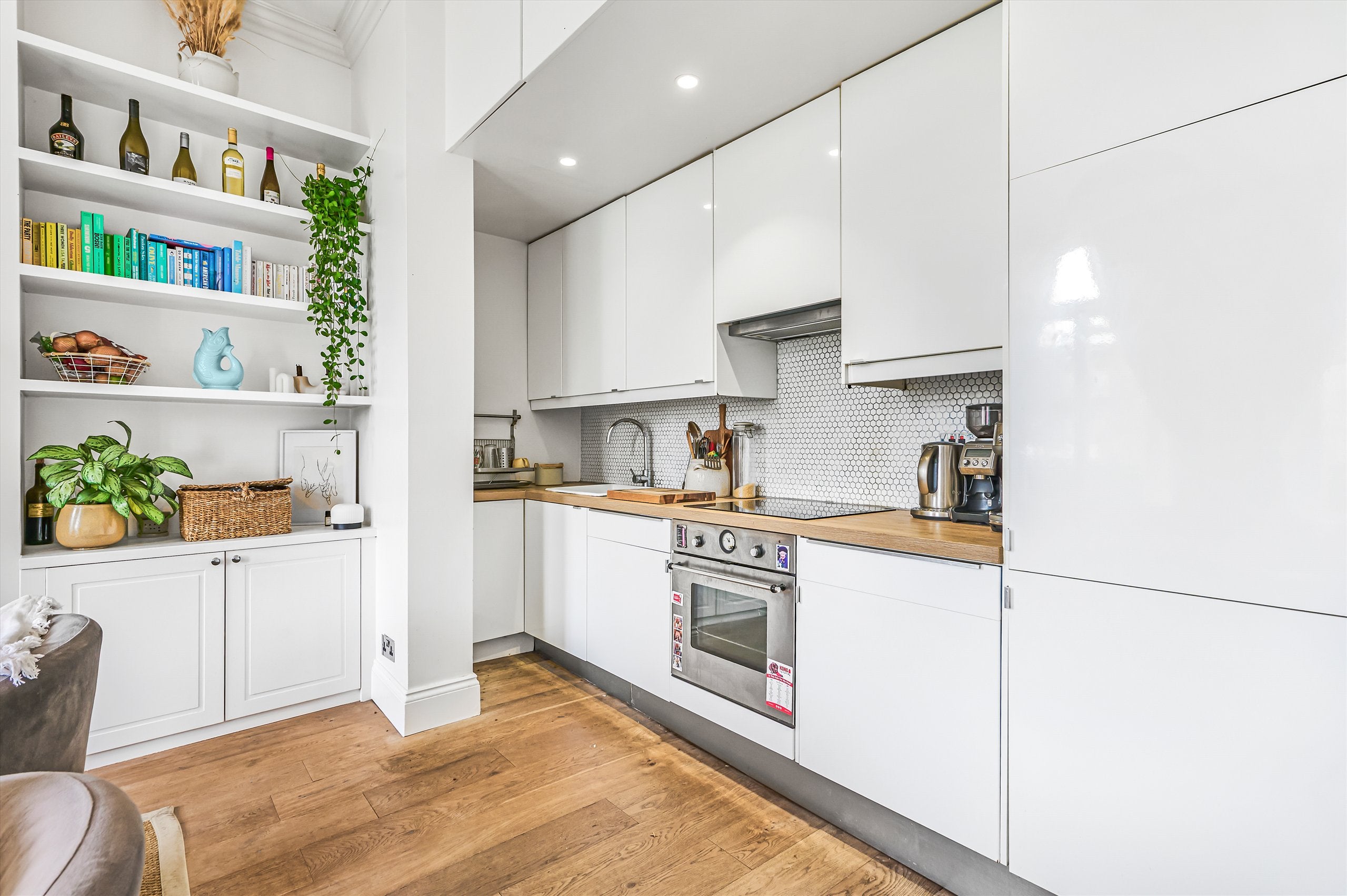 Flat Brixton Road in Greater London