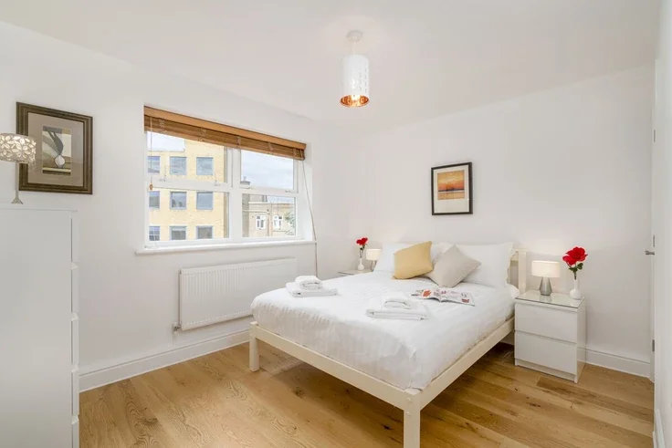 Flat Vauxhall Grove in Greater London