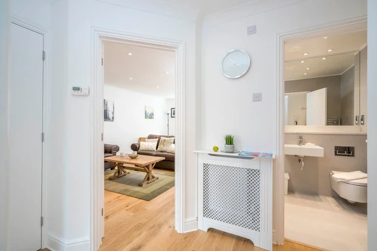 Flat Vauxhall Grove in Greater London