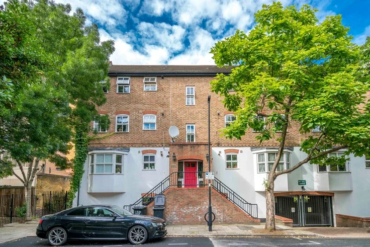 Flat Vauxhall Grove in Greater London