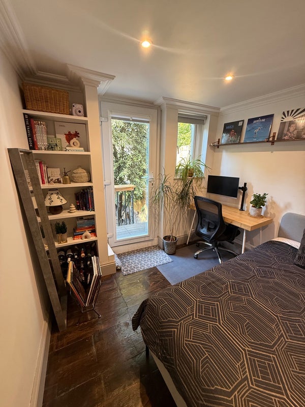 Room Regis Place in Greater London