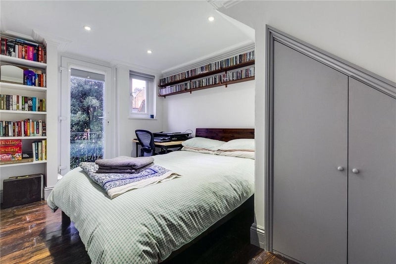 Room Regis Place in Greater London