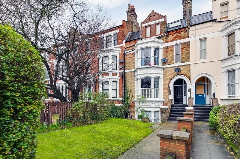Room Regis Place in Greater London