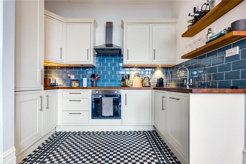 Room Regis Place in Greater London