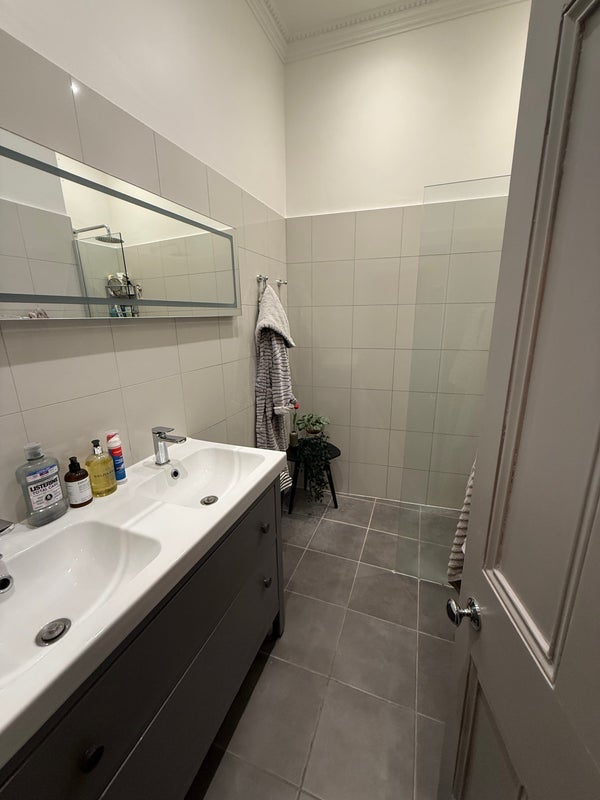 Room Regis Place in Greater London