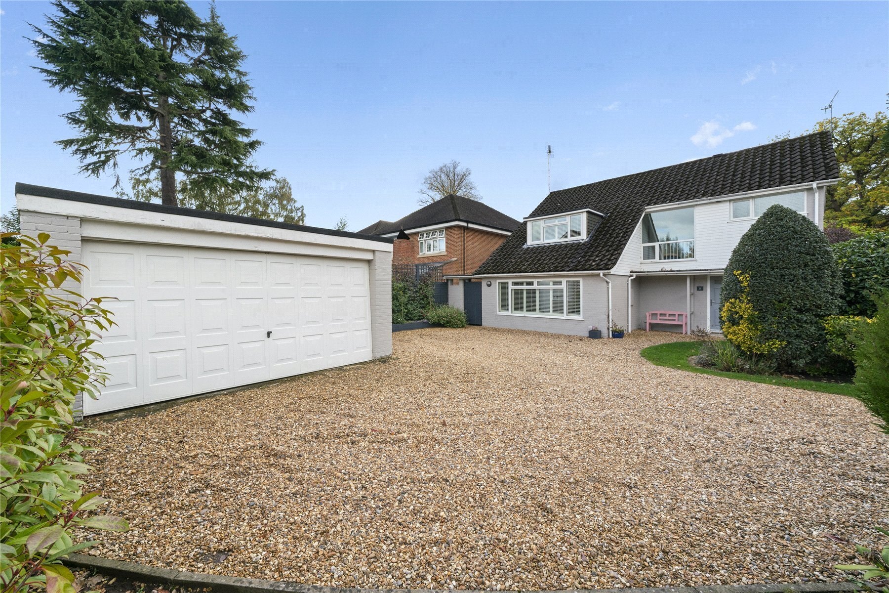 House Greenway Close in Woking
