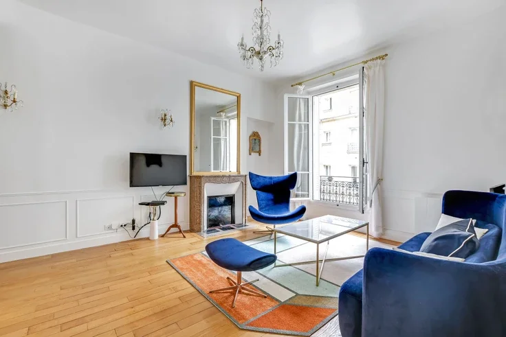 Flat Rue Marbeuf in Paris