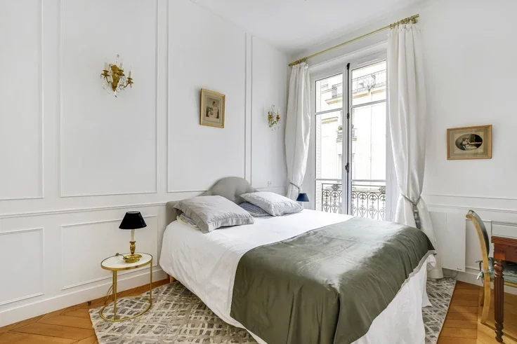 Flat Rue Marbeuf in Paris