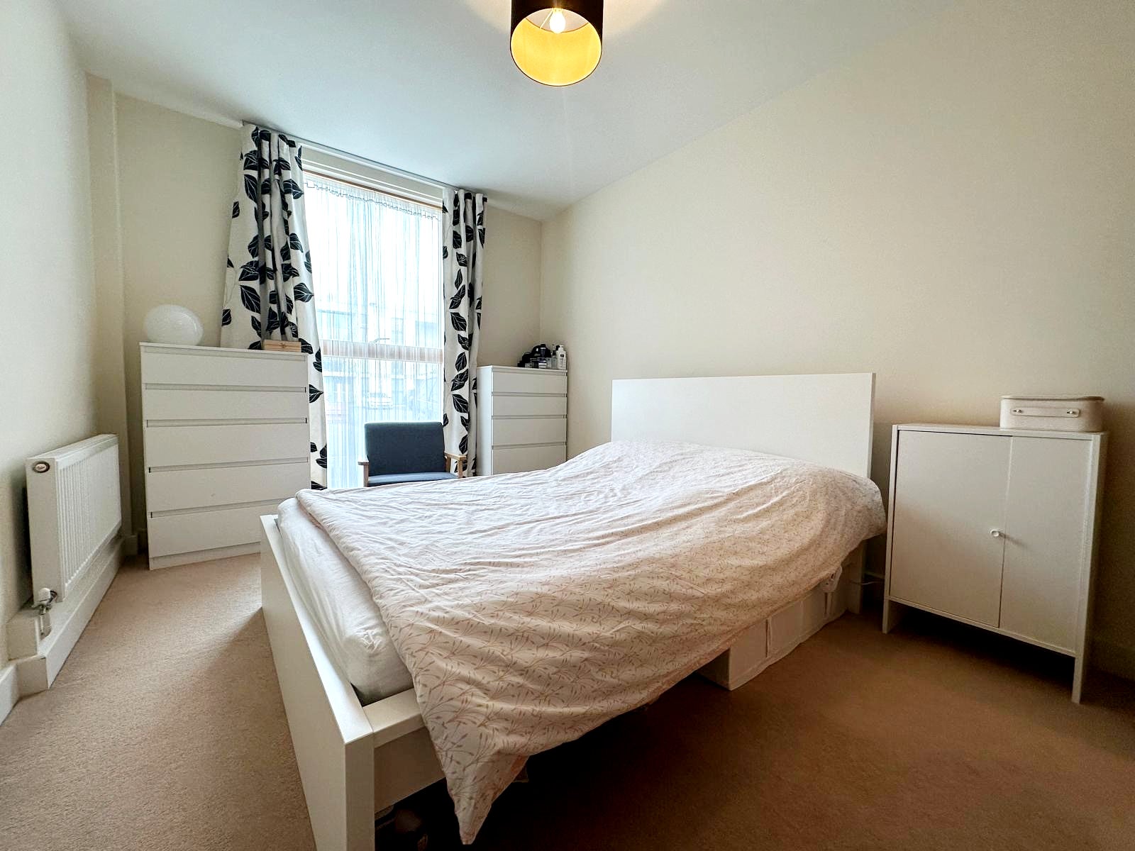 Flat Augustus Lane in Greater London