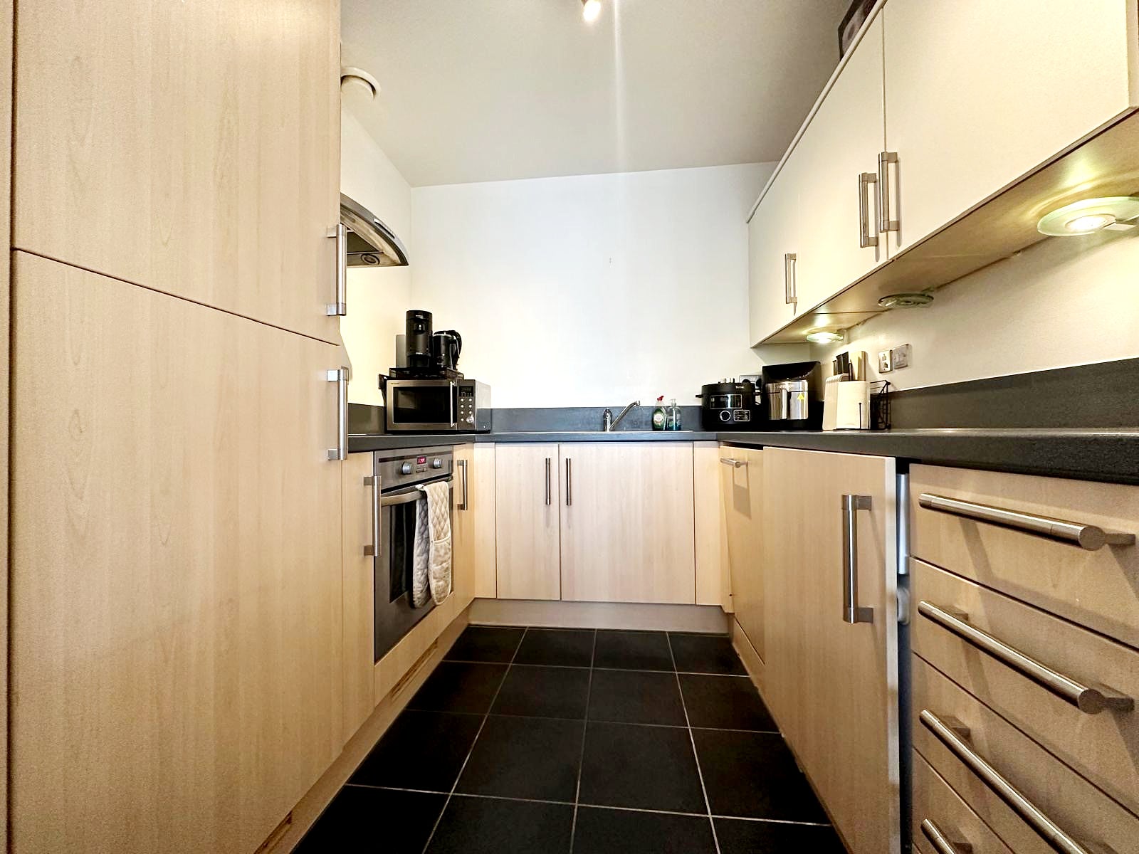 Flat Augustus Lane in Greater London