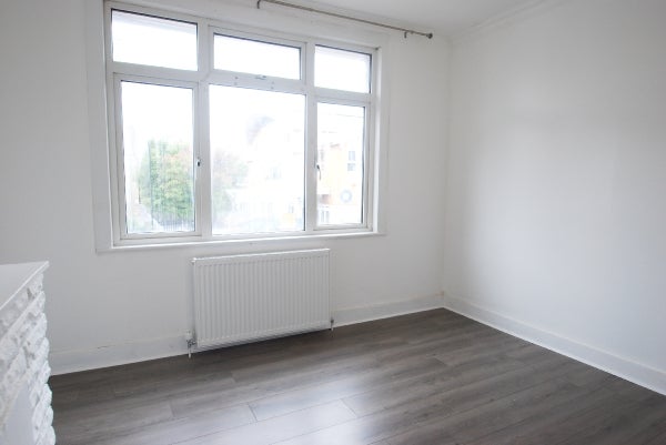 Flat Wythes Road in Greater London