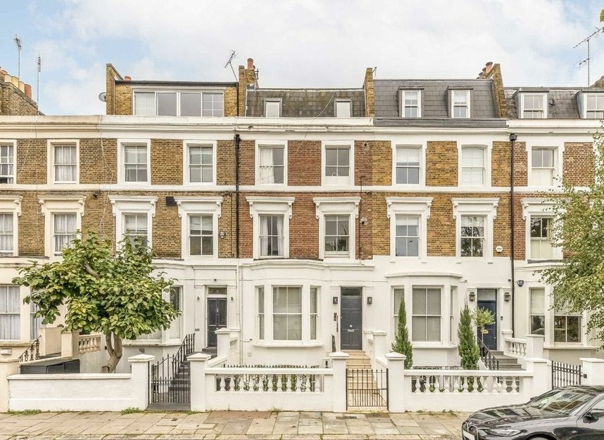Flat Moore Park Road in Greater London