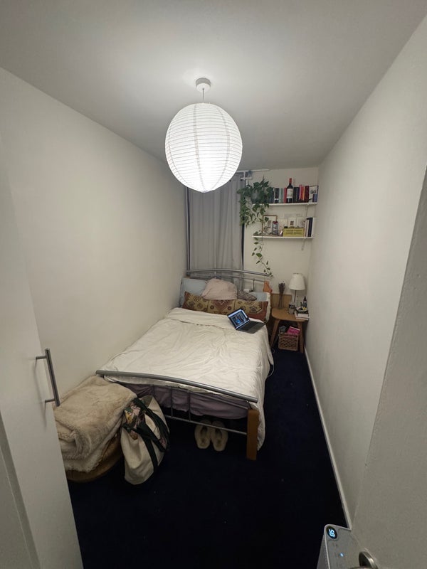 Room Handa Walk in Greater London