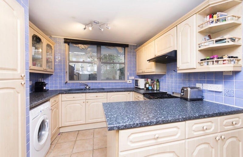 Room Handa Walk in Greater London