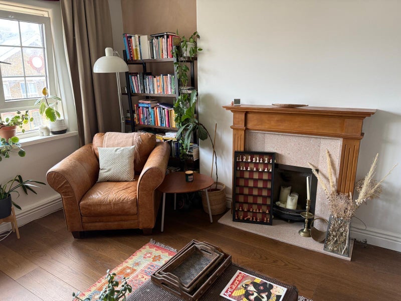 Flat Rotherhithe Street in Greater London