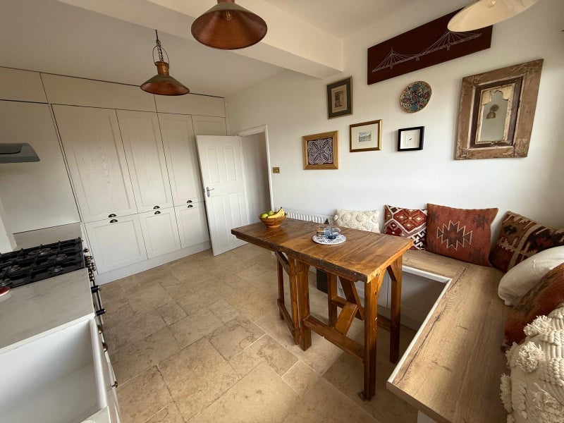 Flat Rotherhithe Street in Greater London