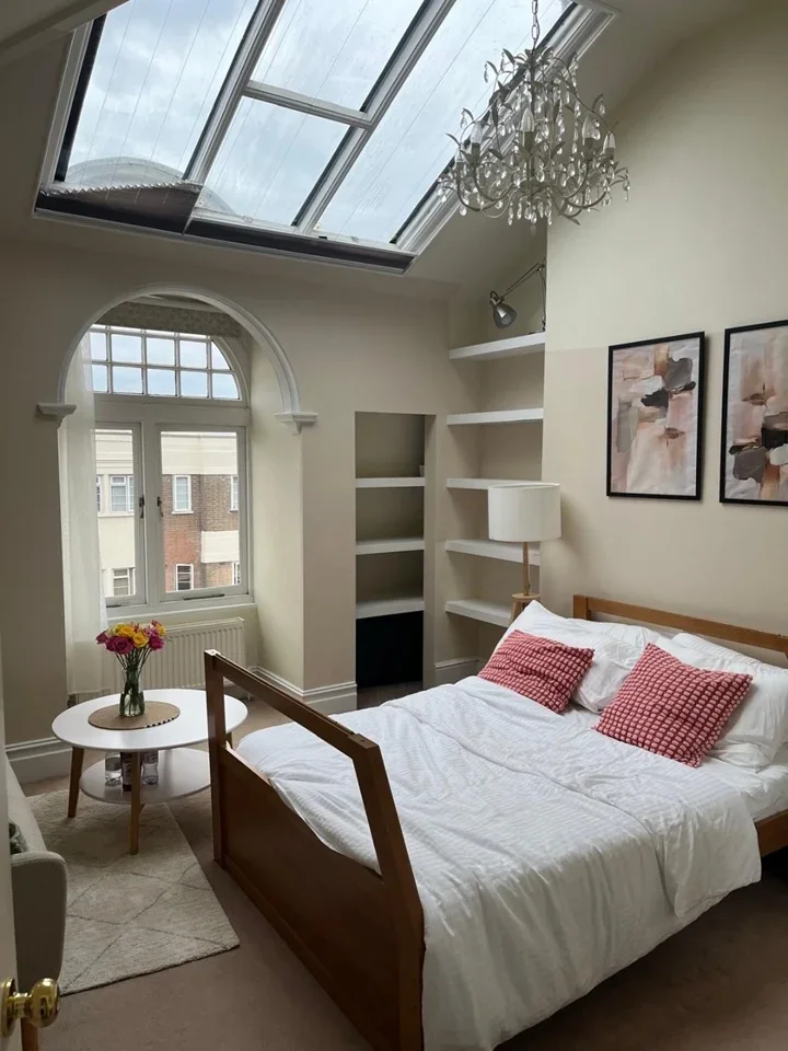 Room Hamlet Gardens in Greater London