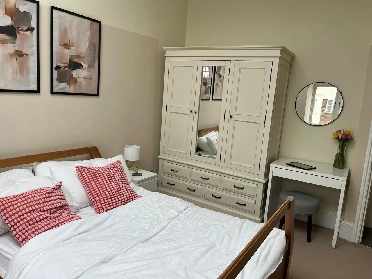 Room Hamlet Gardens in Greater London
