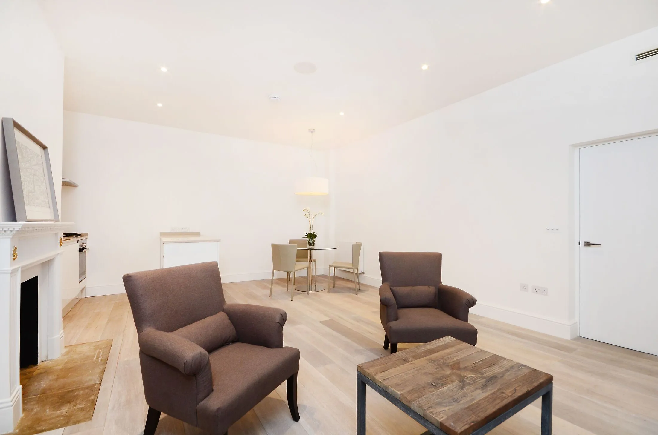 Flat Knaresborough Place in Greater London