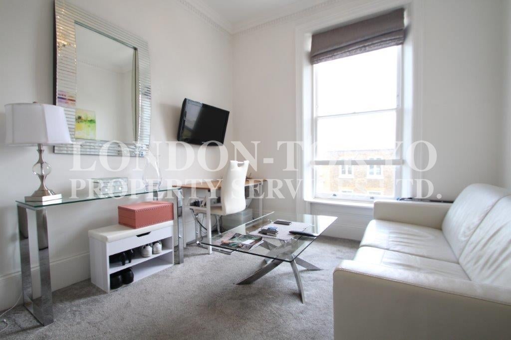 Flat Airlie Gardens in Greater London