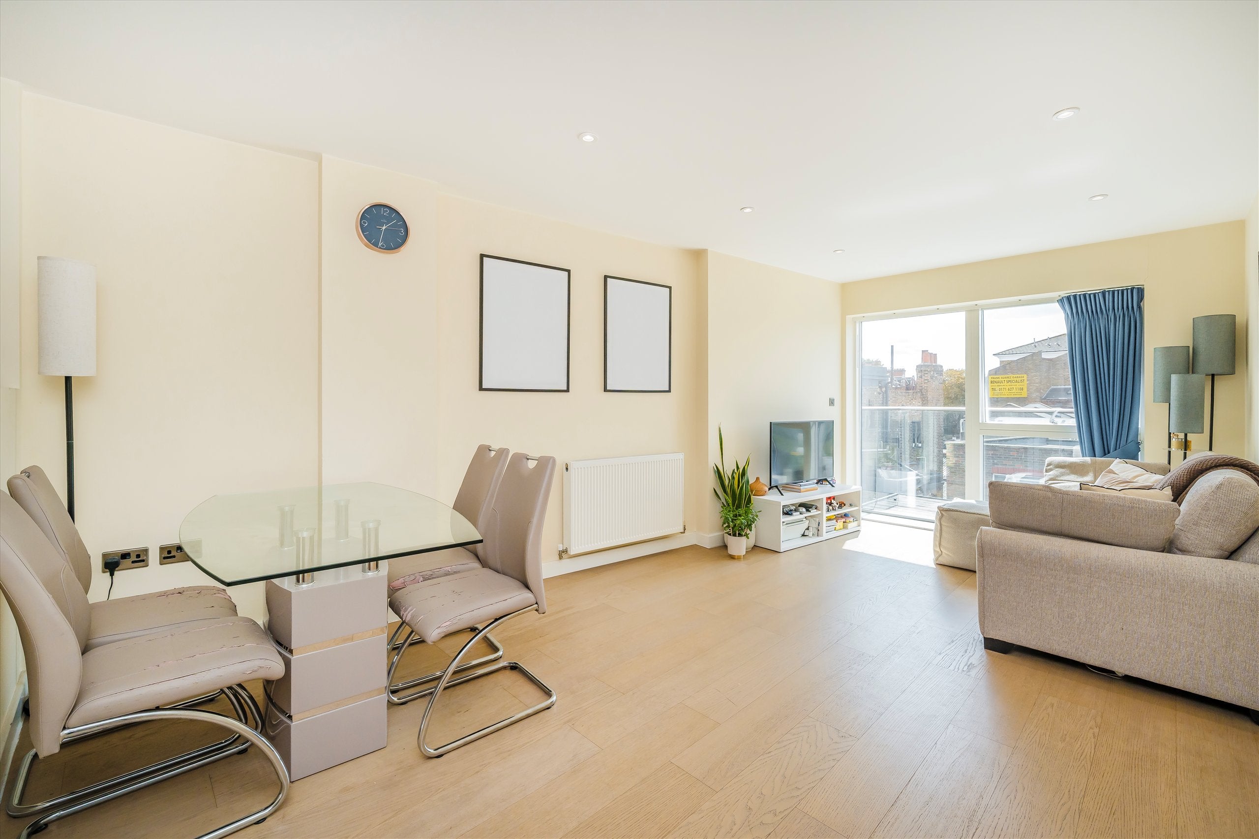 Flat Union Road in Greater London