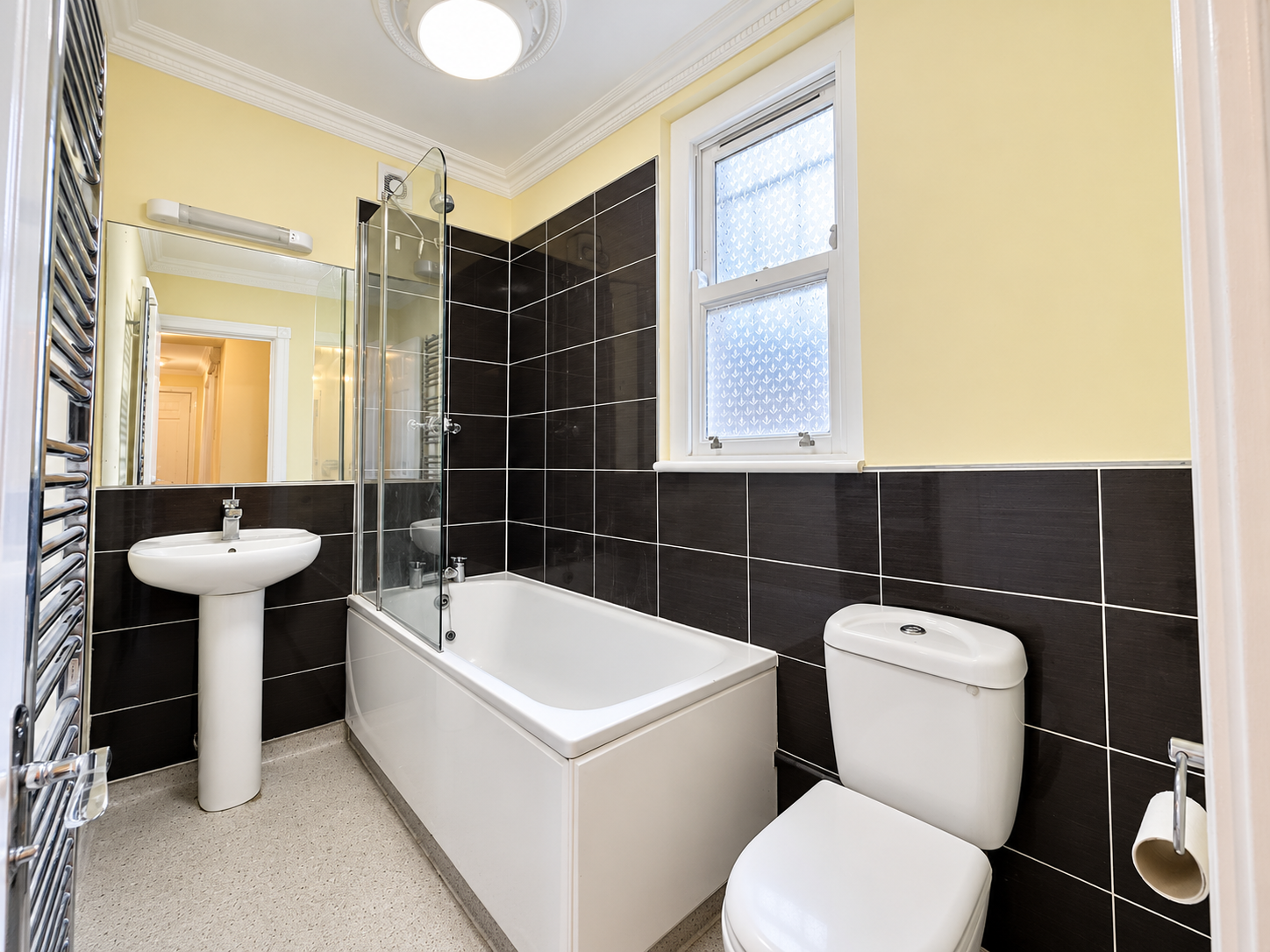 Flat Drayton Park in Greater London