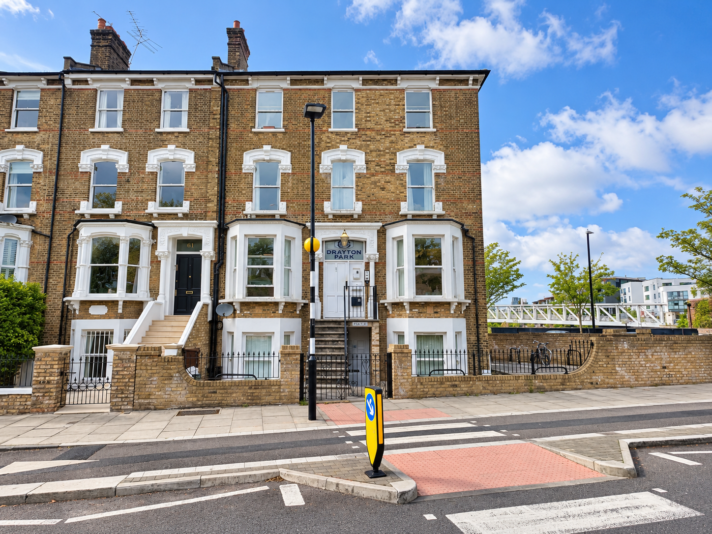 Flat Drayton Park in Greater London
