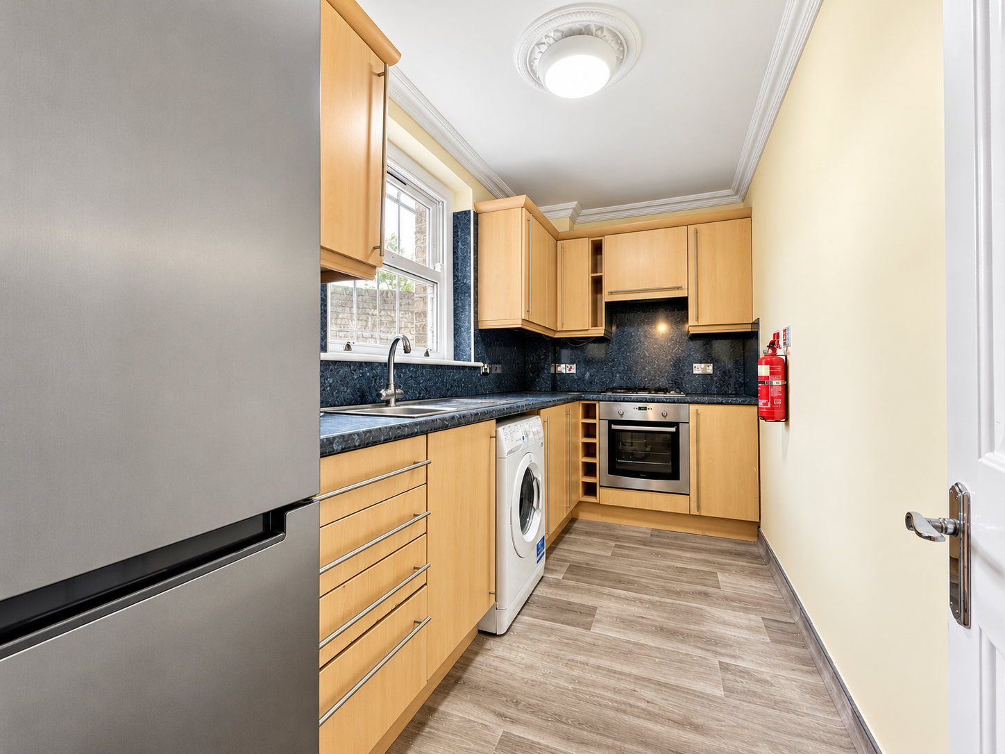Flat Drayton Park in Greater London