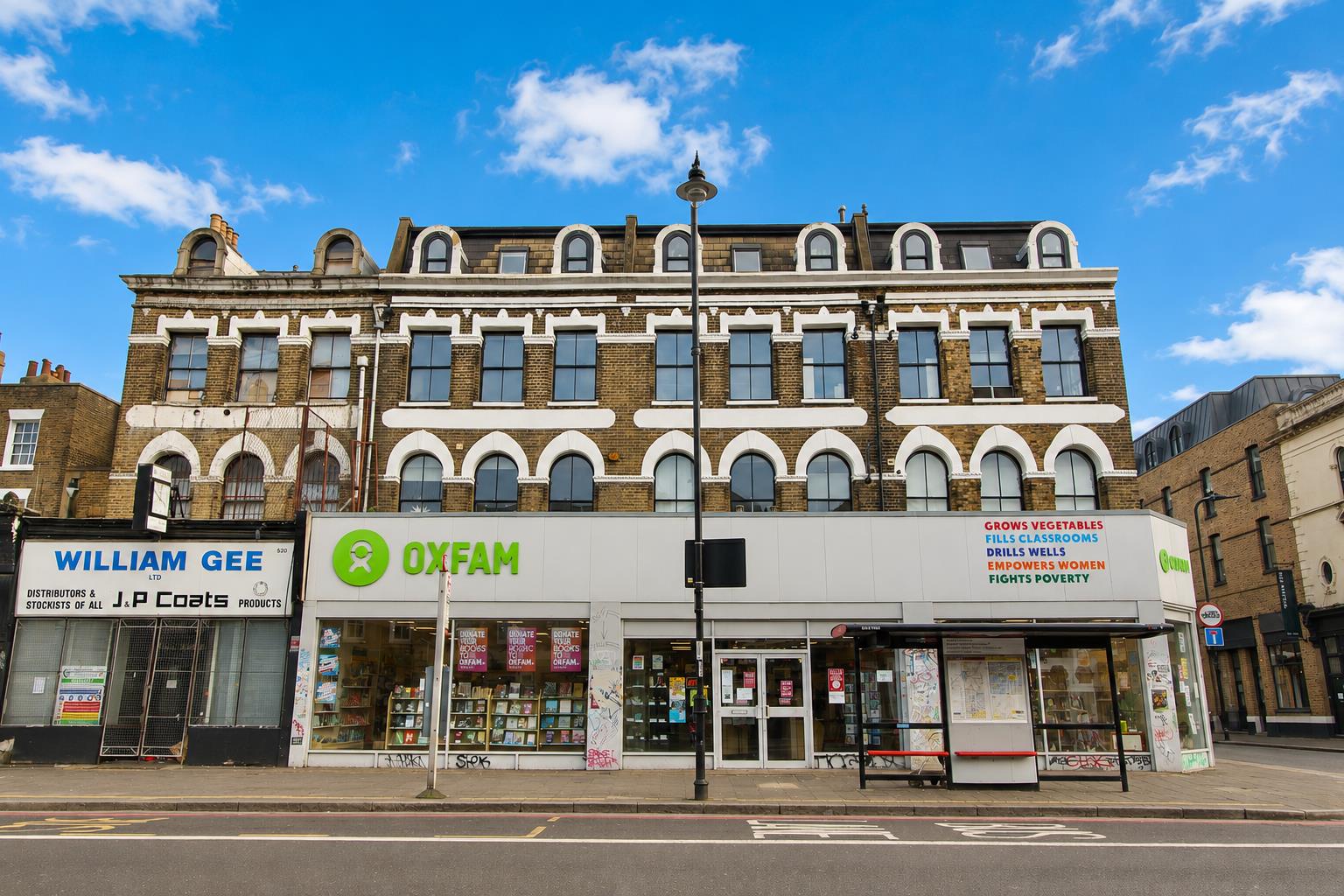 Flat Kingsland Road in Greater London