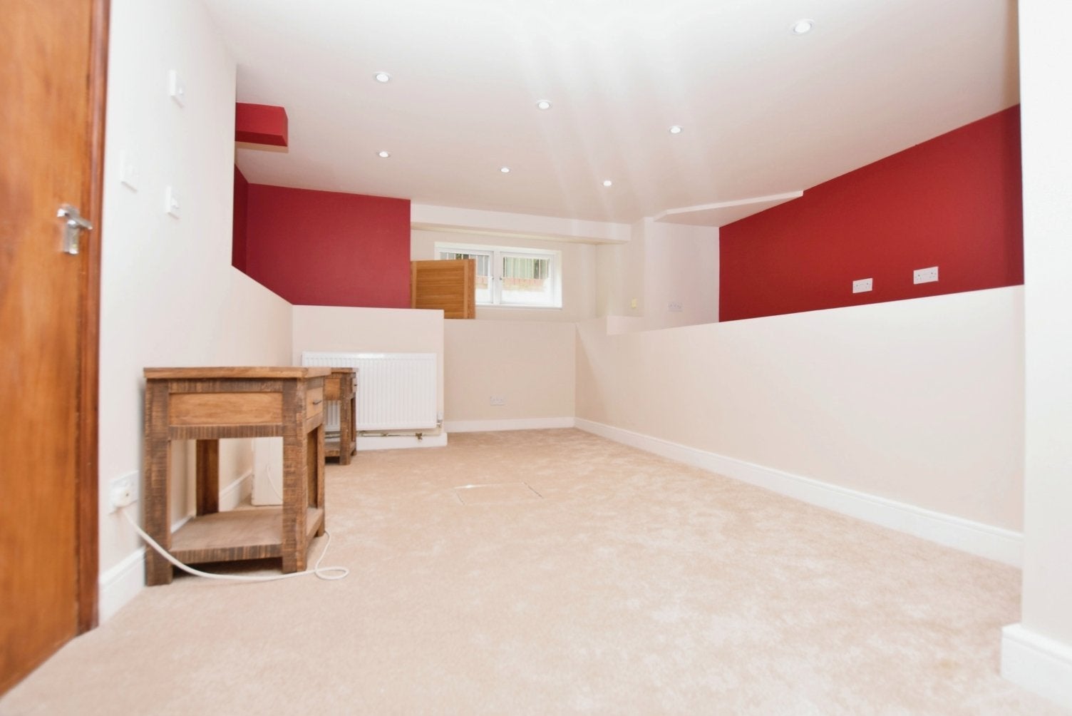 Flat Cheviot Road in Greater London