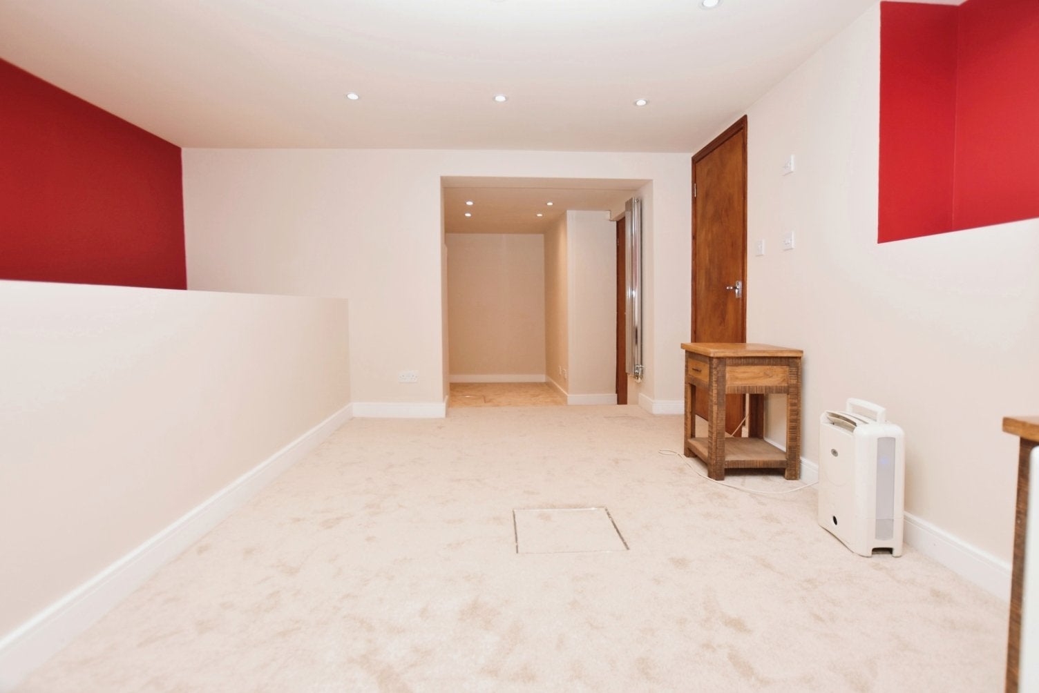 Flat Cheviot Road in Greater London