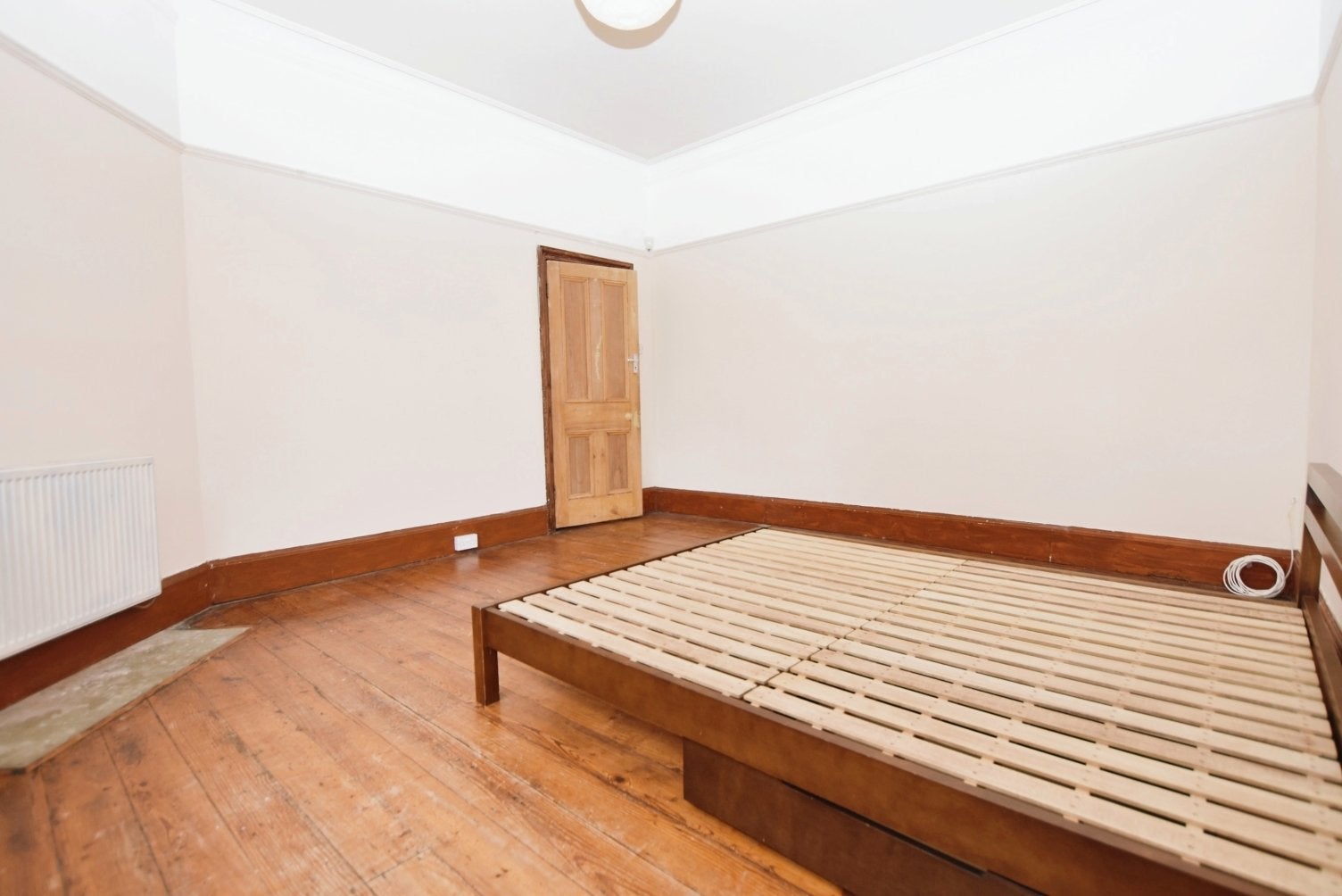 Flat Cheviot Road in Greater London