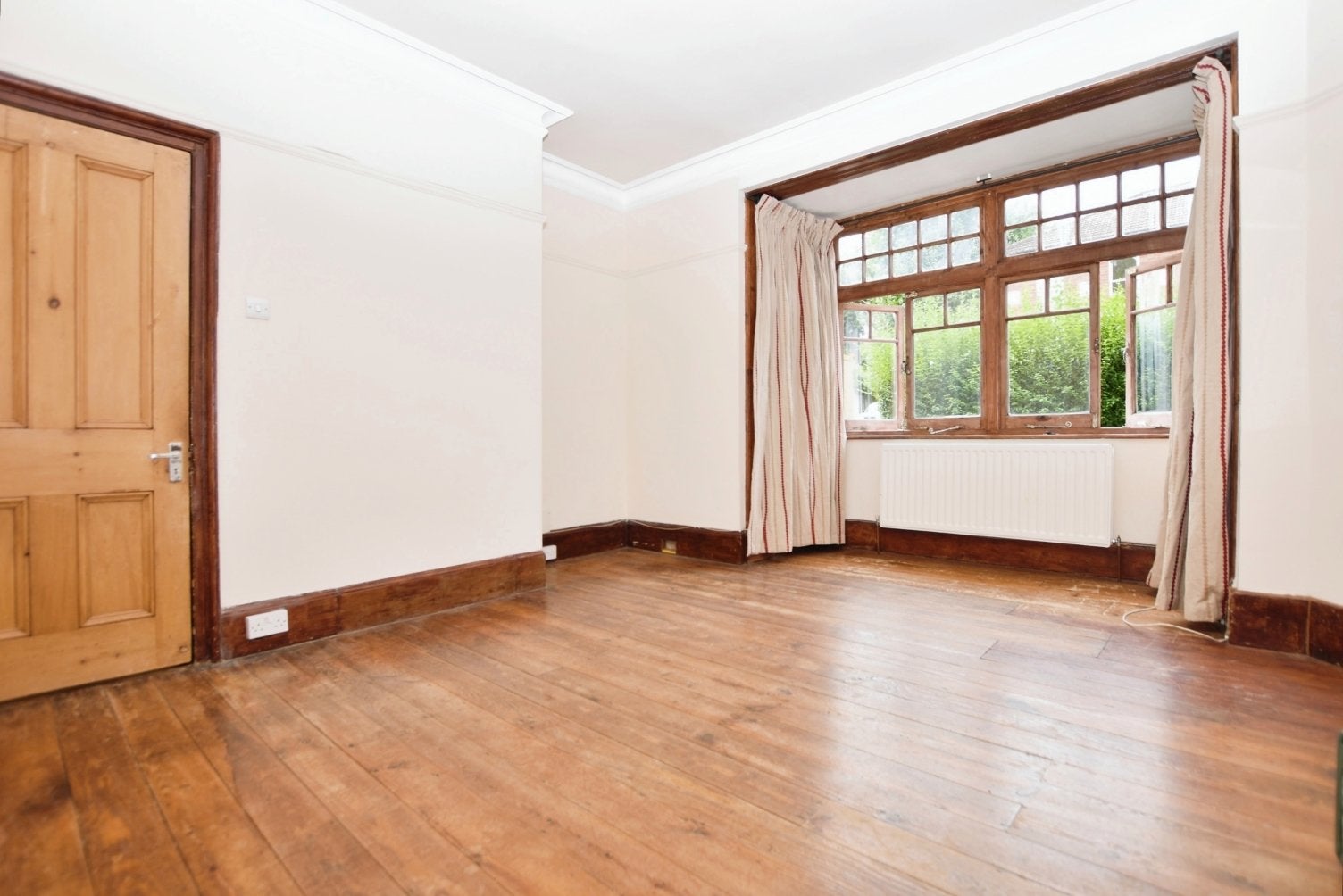 Flat Cheviot Road in Greater London