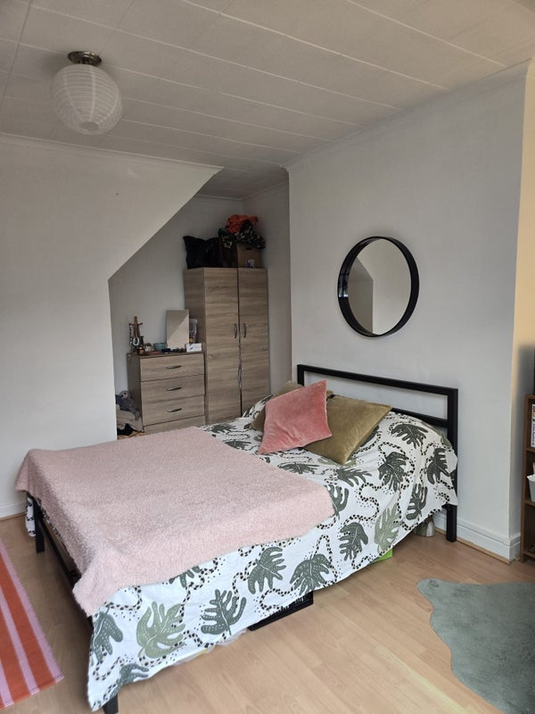 Room Hare Walk in Greater London