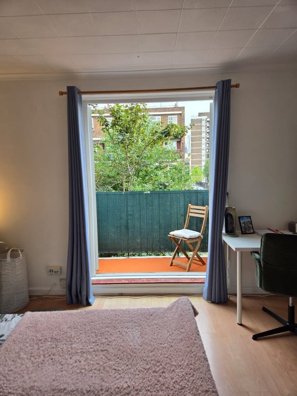Room Hare Walk in Greater London