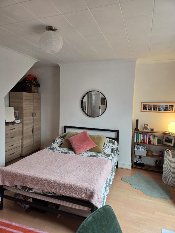 Room Hare Walk in Greater London