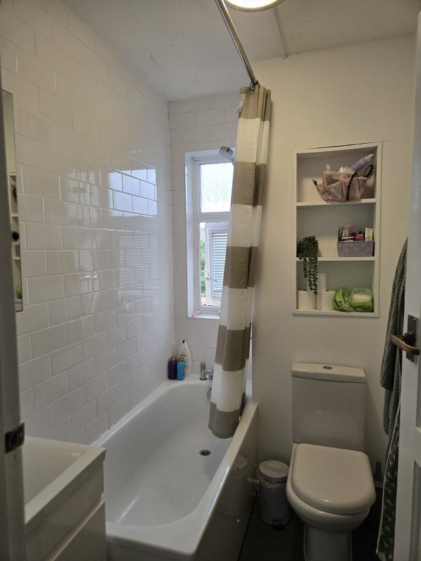 Room Hare Walk in Greater London