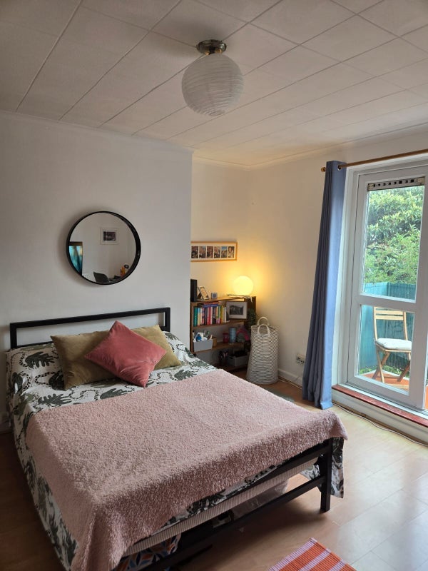 Room Hare Walk in Greater London