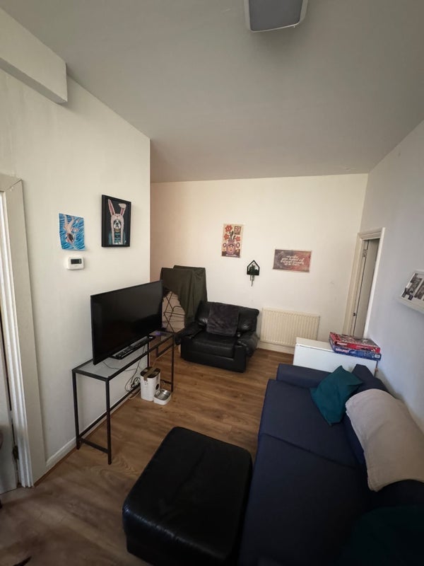 Room Hackney Road in Greater London