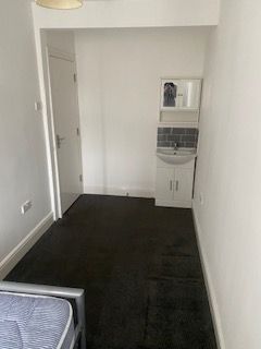 Room Windmill Lane in Greater London