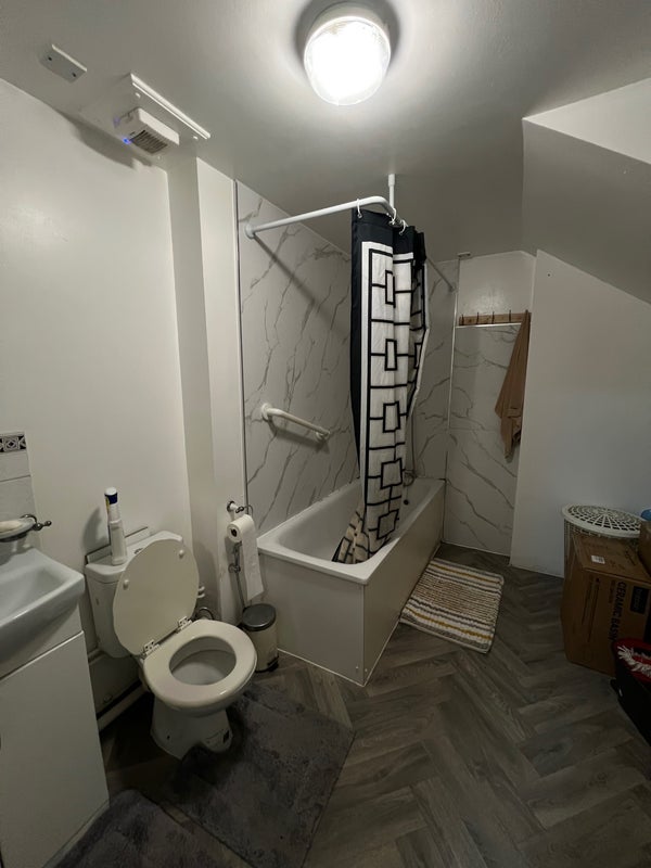 Room Tupelo Road in Greater London