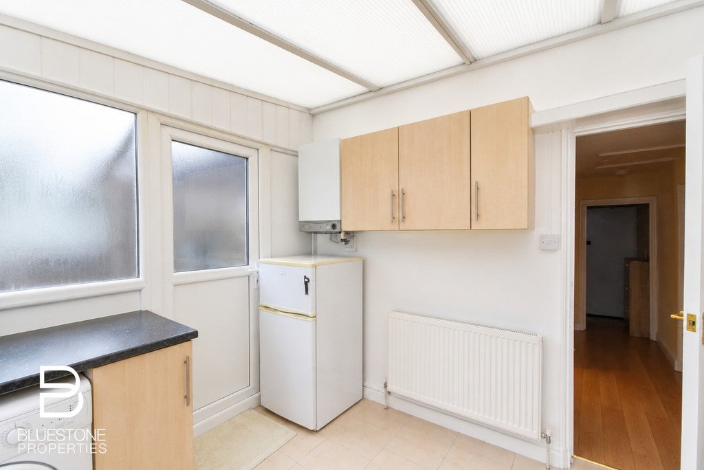 Flat Earlsfield Road in Greater London