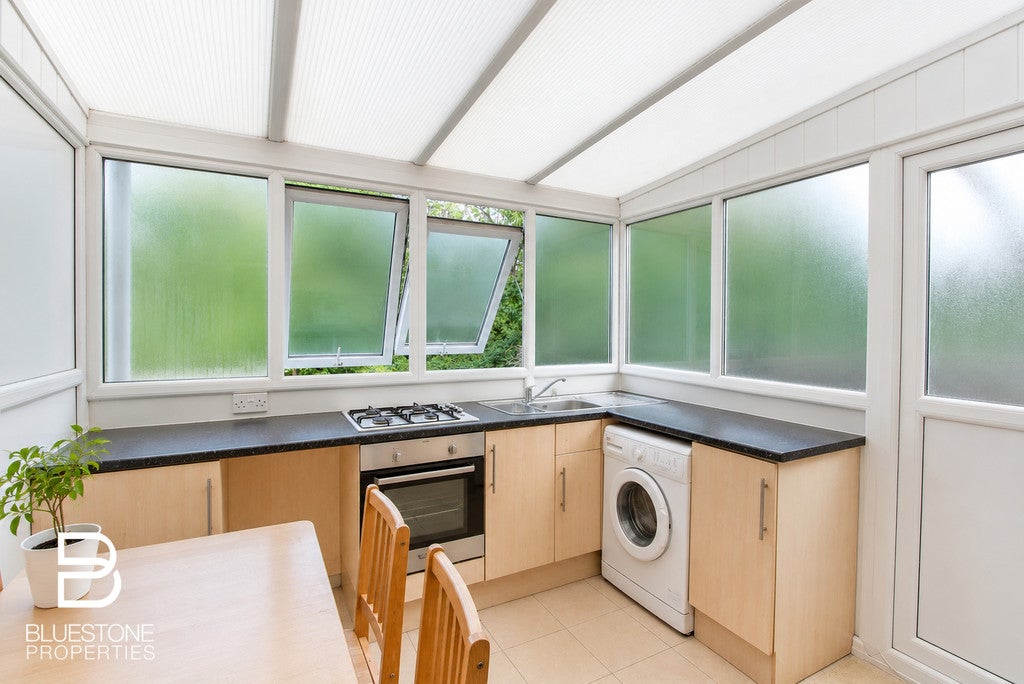 Flat Earlsfield Road in Greater London