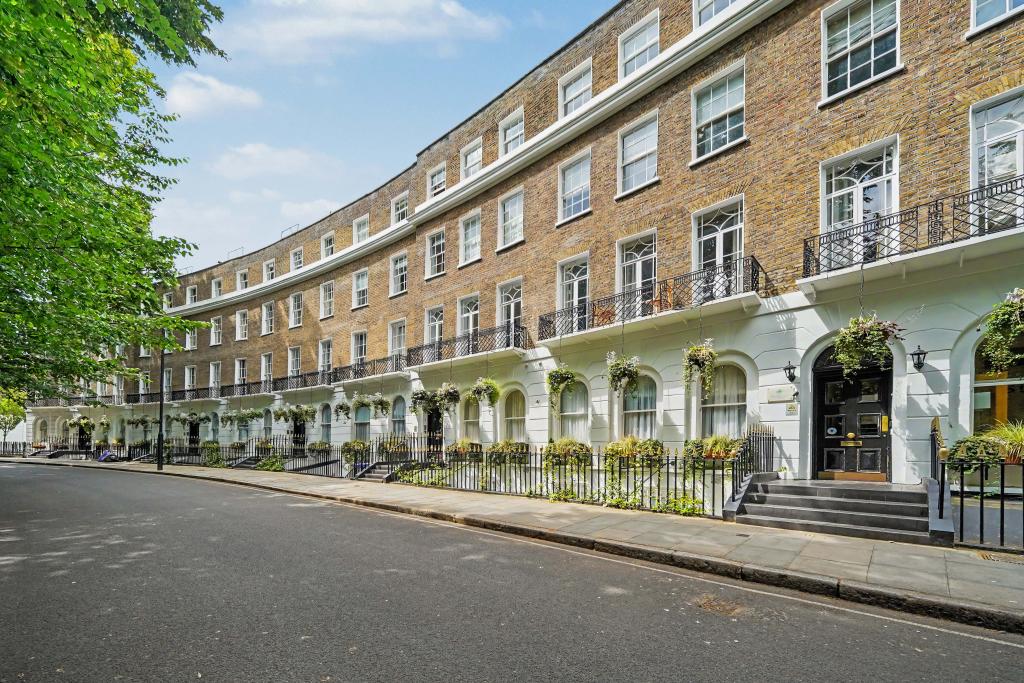 Flat Cartwright Gardens in Greater London