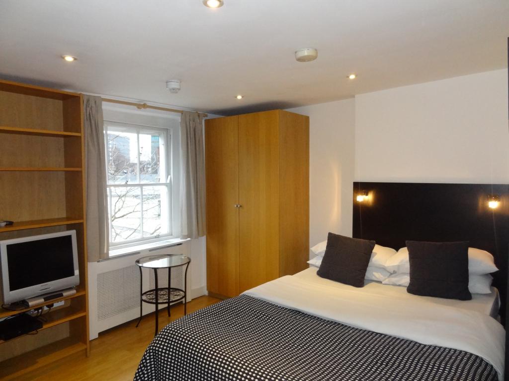 Flat Cartwright Gardens in Greater London