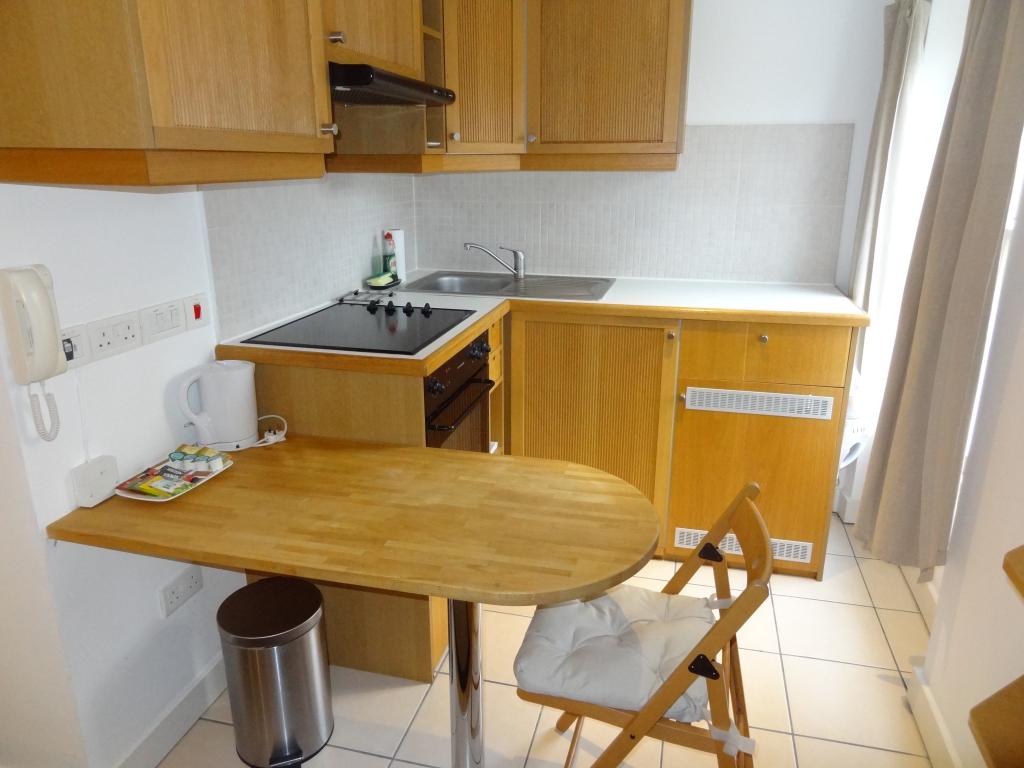 Flat Cartwright Gardens in Greater London