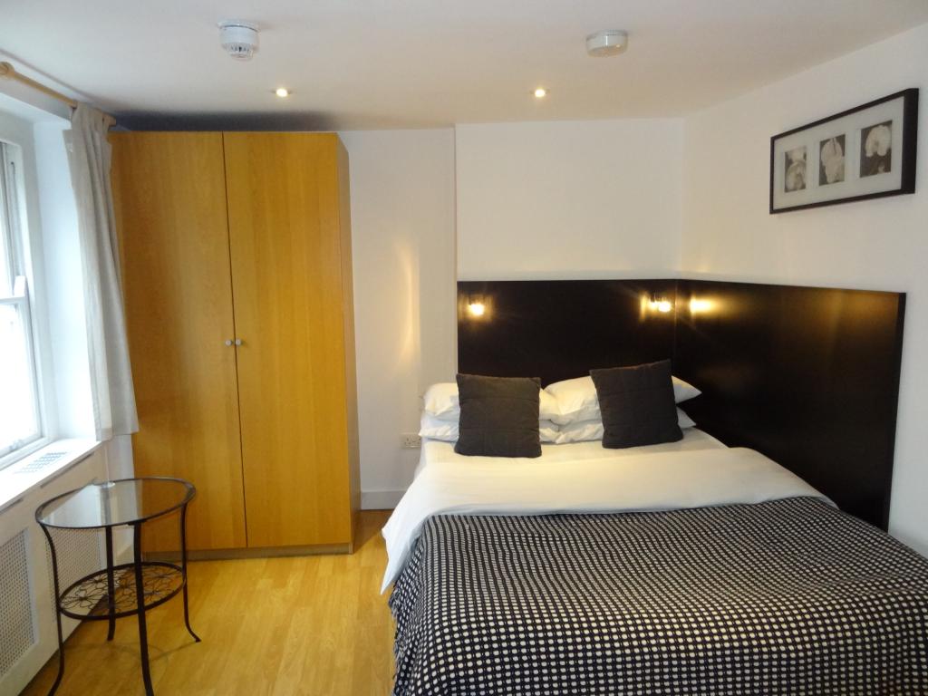 Flat Cartwright Gardens in Greater London