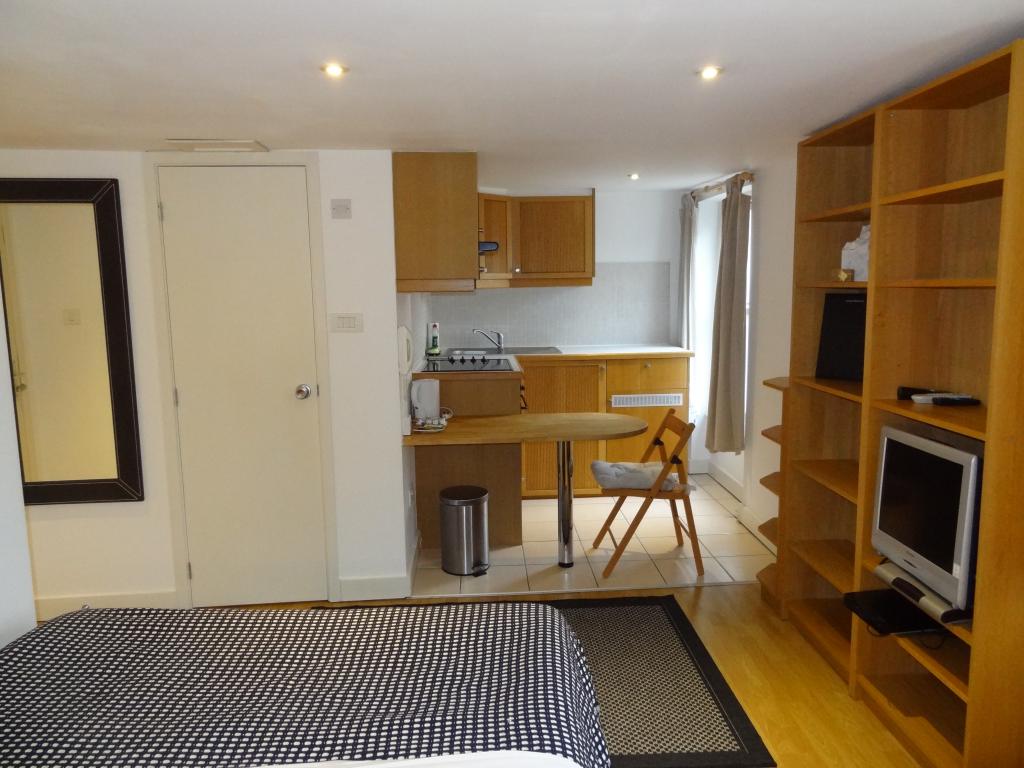 Flat Cartwright Gardens in Greater London